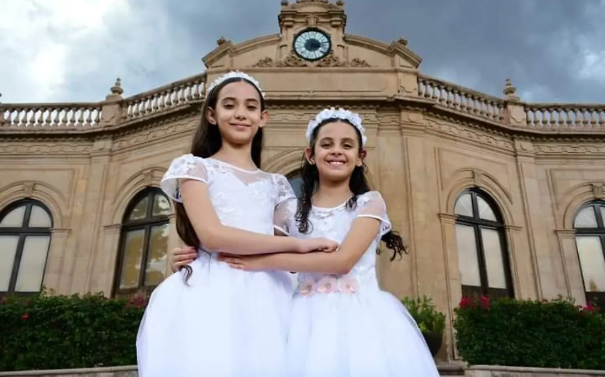 1 Las lindas hermanitas recibieron el sagrado sacramento de la confirmación